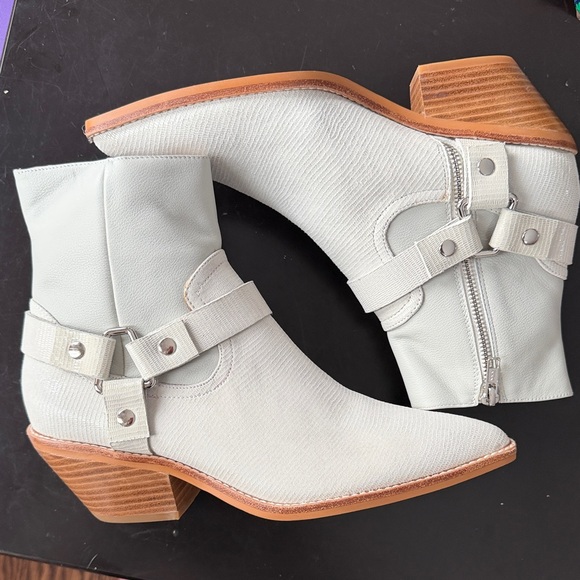 Caverley Women's Leather Cream Ankle Booties msrp $170 - Picture 2 of 5